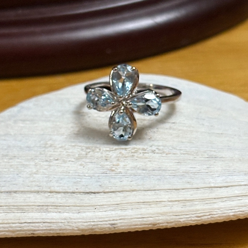 Natural 3.20 carat Genuine Swiss Blue Topaz Pear Cut 4-leaf clover ring Size 6 - Picture 8 of 15